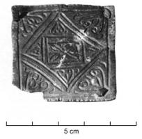 ACE-4009 - Garniture de de ceinture, type A : applique quadrangulaire
bronze
Applique de ceinture carrée, ou losangique, à décor excisé (