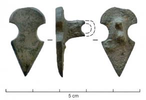 ACE-5012 - Applique scutiforme simple
bronze
Applique de ceinture scutiforme, plate (parfois ornée de cercles oculés, ou d'ergots latéraux) ; une seule bélière coulée au revers pour la fixation.