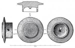ACH-1001 - Applique de char
bronze
Pièce cylindrique à extrémité fermée avec colerette ; deux perforations diamétralement opposées sur le manchon ; petite bélière centrale intérieure.