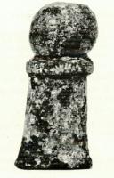 ACH-4023 - Applique de char : cylindrique ou conique
bronze
Douille cylindirque ou conique, surmontée d'un calotte sphérique.