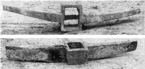 ACR-4003 - Jas d'ancre
plomb
Jas coulé comportant une partie centrale carrée (parfois avec traverse interne) et deux bras de section rectangulaire. Cette armature en plomb était complétée par une verge et deux pattes en bois.