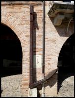 ACR-9001 - Ancre fluviale de moulin bateau, moulin-nef, ancre de quai
fer
Ancre en fer, avec verge terminée au sommet par un gros anneau (organeau). La longue verge se termine en bas, par un seul bras équipé d'une oreille ou non. L'extrémité inférieure (diamant) peut être munie d'un anneau mobile qui servait à décrocher l'ancre.