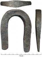 ADB-9001 - Anneau de débardage
fer
Grande fiche massive, en forme de fer à cheval affinée aux extrémités, destinée à être plantée dans les troncs pour permettre le débardage par traction animale.