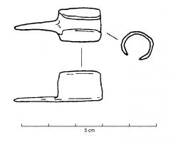 AGB-4002 - Aiguillon de bouvier
fer
Aiguillon formé d'une bande de fer simplement enroulée sur elle-même, formant un tube ouvert d'où se dégage un aiguillon ; le diamètre est celui du bâton de bouvier (en gén. 15-25mm).