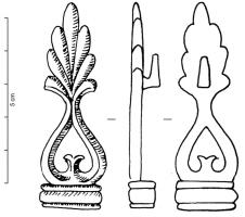 AGC-3028 - Agrafe de ceinture à palmette
bronze
Agrafe plate en forme de palmette, accostée de deux crosses ; ajour central en forme de cœur ; au revers, crochet de fixation replié vers la pointe externe.
