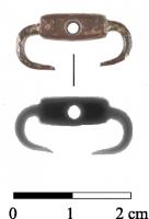 AGR-5012 - Agrafe à corps centré sub-rectangulaire chanfreiné type 2.B.1
bronze
Agrafe trapue au corps rectangulaire débordant légèrement en partie inférieure et supérieure. Les longueurs sont généralement limées, d'où appellation agrafes chanfreinées. On note généralement des dimensions plutôt modestes.