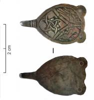 AGR-6009 - Crochet vestimentaire
argent
Crochet en tôle, constitué d'une plaque en forme de goutte, perforée de deux trous (pouvant se dégager sur des œillets bien individualisés), avec un décor curviligne, parfois zoomorphe, incisé et/ou niellé; et dans le même axe que la perforation, d'une tige formant un crochet effilé.