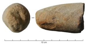 AGS-4001 - Pierre à aiguiser
pierre
Galet naturel en pierre dure (grès, granite...), dont la forme allongée a été façonnée en faces planes présentant entre elles des angles vifs, causés par un usage intensif ; fréquentes traces de rouille en surface.