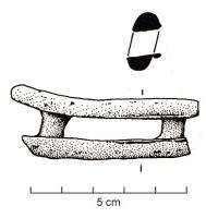 AGV-3002 - Agrafe de réparation de vase
plomb
TPQ : -600 - TAQ : -30
Agrafe de réparation de vase, coulée dans deux empreintes de baguettes reliant deux perforations dans les parois d'un vase de part et d'autre d'une fissure.