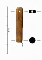 AIG-4031 - Aiguille
os
Aiguille à sommet aplati, voire arrondi. Chas à une perforation et section rectangulaire. Le corps, de section circulaire, s'amincit régulièrement vers la pointe et vers le sommet à partir du la base inférieure du chas.