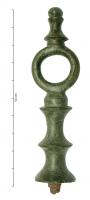 AJG-4007 - Anneau de joug
bronze
Anneau en bronze coulé sur une unique tige de fer ; l'anneau lui-même est prolongé vers le haut et/ou vers le bas par divers éléments moulurés.