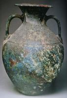 AMF-4005 - Amphore Tassinari A.3210
bronze
Amphore à panse renflée, col tronconique évasée vers le haut avec une lèvre horizontale épaissie; anses de section ronde (tubulaire ?), appliquéee sur le col oblique.