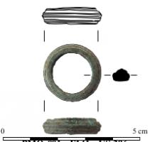 ANO-4011 - Anneau fermé
bronze
Anneau en alliage cuivreux fermé présentant une section sub-circulaire à ovalaire mouluré du fait de la présence d'un décor alternant de fines stries ou cannelures parallèles et longitudinales incisées. Ce décor géométrique est généralement réalisé à l'aide d'une petite gouge.