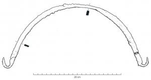 ANS-4004 - Anse de seau
fer
Anse en fer de section quadrangulaire, avec deux extrémités enroulées formant un crochet, ou une boucle fermée sur les exemples les plus élaborés.