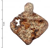 APE-9003 - Appe
fer
Elément en fer utilisé pour fixer une languette de bois, souvent en saule, maintenant le calfatage des coutures de bordage sur une embarcation. Type de forme losangique ou cordiforme allongé, avec une sorte d'appendice arrondi.