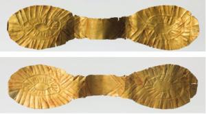 APF-4003 - Applique funéraire pour les yeux
or
Applique double, posée sur le nez, recouvrant et reproduisant les deux yeux du défunt.