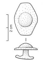APH-4018 - Applique de harnais : bouclier
bronze
Applique en forme de bouclier hexagonal, avec umbo circulaire central (creux dessous), pourvue au revers d'un unique rivet de fixation en T à barre transversale.