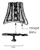 APH-4047 - Applique de harnais émaillée
bronze
TPQ : 200 - TAQ : 300
Applique rectangulaire à bords concaves, creusée de trois loges d'émail longitudinales ; au revers, deux rivets pour fixation sur cuir.