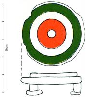 APH-4074 - Applique de harnais émaillée
bronze
TPQ : 100 - TAQ : 250
Applique de harnais circulaire, de bonne taille, avec deux couronnes émaillées, celle du centre plus élevée ; deux boutons de fixation au revers.