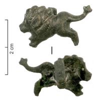APH-4089 - Applique de harnais zoomorphe : lion
bronze
TPQ : 300 - TAQ : 500
Applique en forme de lion courant (creux dessous), œil creux sans doute pour une incrustation ; applique pourvue au revers d'un unique rivet de fixation en T à barre transversale.
