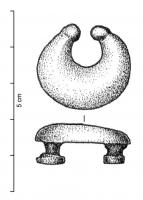 APH-4116 - Applique de harnais : lunule
bronze
TPQ : 50 - TAQ : 250
Applique en semi-relief, creuse par-dessous, de section arrondie ou anguleuse, en forme de lunule pouvant être équipée de pointes bouletées; deux rivets de fixation sur cuir au revers.