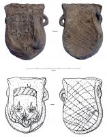 APL-6002 - Ampoule de pèlerinage en forme de sac, indéterminée
plomb
Ampoule en forme de sac, col large à peine resserré; sur une ou deux faces, armes (souvent de France) ne permettant pas la détermination précise d'un lieu de fabrication.