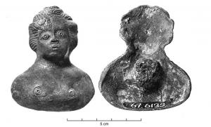 APM-4050 - Applique de meuble: buste masculin
bronze
Applique de meuble en forme de buste masculin, torse nu. Les cheveux, indiqués par des incisions, sont relevés. Au revers, pointe centrale pour fixation sur un support en bois.