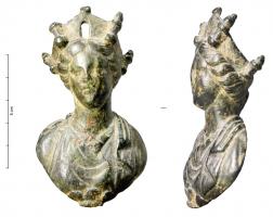 APM-4055 - Applique : buste de Tutela ? de Génie ?
bronze
Buste féminin, émergeant d'un fleuron, coiffé d'une muraille avec tours.