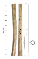 APO-4001 - Appeau
os
Corps d'instrument à vent réalisé dans un os long (notamment ulna) d'échassier (cygne, cigogne, grue, oie) ou de chien. Une à deux perforations circulaire sont pratiquées sur une même face vers le milieu de la longueur et correspondent aux évents, permettant d'émettre deux à quatre tonalités de son différentes. Une autre perforation est parfois attestée vers une extrémité latérale. La surface de l'objet est généralement lustrée.