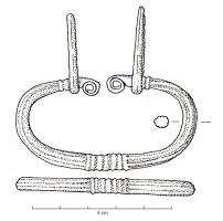 ASC-4002 - Anse de coffret
bronze
Anse de coffret munie de trois moulures, une centrale et deux sur les cotés se terminant en volutes. Stries horizontales sur la longueur de l'anse. Elle est munie de crampon, réutilisation d'une anse de bassin.