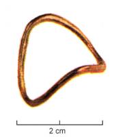 BAG-3018 - Bague coudée
or
Bague à jonc plat ou filiforme, coudée de manière à présenter un tracé en chevrons.