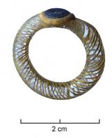 BAG-4014 - Bague en verre
verre
TPQ : 1 - TAQ : 200
Bague entièrement en verre, le jonc orné de filets spiralés jaunes sur un fond généralement transparent, le chaton en verre rapporté (bleu cerclé de jaune opaque, ou rouge cerclé de jaune).