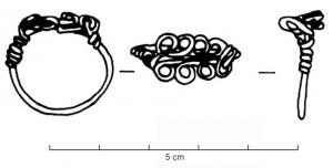 BAG-4100 - Bague à spirales
bronze
TPQ : 1 - TAQ : 250
Bague à jonc filiforme, dont les extrémités amincies s'enroulent l'une sur l'autre après avoir formé deux rangées de boucles juxtaposées (1, 2 ou 4 paires).