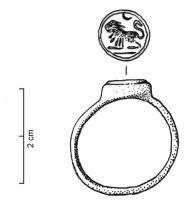 BAG-4117 - Bague à chaton circulaire gravé
bronze
TPQ : 375 - TAQ : 500
Bague à jonc étroit, chaton circulaire légèrement surélevé et gravé en creux, souvent un animal  surmonté d'un signe astrologique, étoile ou croissant.