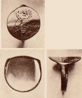 BAG-4284 - Bague à chaton gravé
or
Bague monométallique, dont le jonc très mince s'élargit pour former un chaton circulaire gravé.