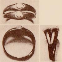 BAG-4311 - Bague double
or
TPQ : 1 - TAQ : 300
Bague double à joncs fins, chaton simplement élargi par martelage accueillant une pierre fine.