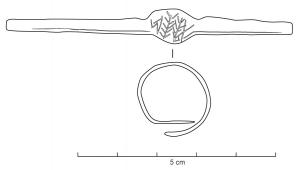 BAG-5017 - Bague à chaton ovale incisébronzeTPQ : 600 - TAQ : 700Bague à jonc mince, chaton aplati de forme ovale, marqué d'incisions pouvant former un dessin très schématique ou peut-être une inscription.