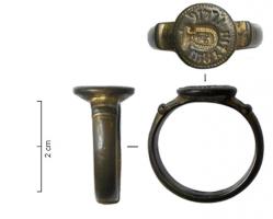 BAG-7001 - Bague à buste et inscriptionargent doréTPQ : 1300 - TAQ : 1500Bague à chaton circulaire légèrement surélevé, gravé en intaille (sceau personnel) : buste féminin encadré d'une inscription, en lettres rétrogrades.