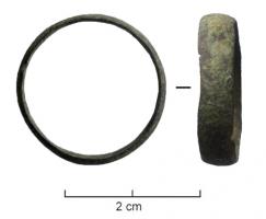 BAG-7026 - Anneau simple (alliance)bronzeTPQ : 1450 - TAQ : 1900Anneau assez large, plat, la face externe très légèrement bombée, sans aucun chaton.