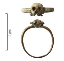 BAG-9058 - Bague : memento morior, émailTPQ : 1700 - TAQ : 1900Bague à jonc fin, chaton rapporté en forme de crâne humain (memento mori) ; émaux blanchâtres.