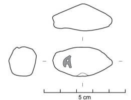 BAL-3025 - Balle de fronde : A
plomb
Balle de fronde coulée dans un moule, inscription en relief : A.