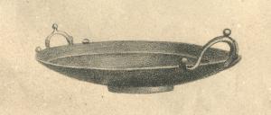 BAS-4006 - Bassin de type Tassinari S.3200
bronze
Bassin à anses à crochets : vasque basse, à bord épaissi et aplati sur le dessus ; les anses de fome sinusoïdale, interrompues par une moulure ou plus souvent un bouton, remontent de part et d'autre pour prendre appui sur la lèvre.