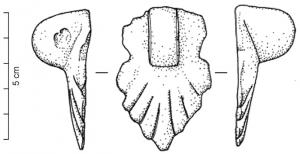 BAS-4035 - Bassin
bronze
Bassin (?) pourvu d'une anse mobile jouant librement dans les encoches supérieures d'une attache fixée par brasure, et figurant une palmette.