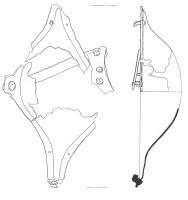 BCE-3003 - Umbo de bouclier
fer
Umbo en forme de coque ovale, épousant la forme de la bosse centrale d'un bouclier à spina, parfois soulignée par une arête longitudinale; rebord plat avec les clous de fixation, manipule plate au revers. En haut et en bas, les pointes de l'umbo peuvent être prolongées par deux petites crosses en applique.