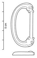 BCG-4015 - Boucle à extrémités zoomorphes
bronze
Boucle en D, barre d'articulation gracile, ornée de têtes animales (chiens ou fauves)  affrontées de part et d'autre du repos de l'ardillon. La boucle peut être lisse ou ornée de godrons, voire d'une succession de perforations.