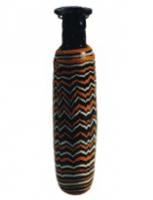 BLS-3005 - Balsamaire sur noyau : alabastre
verre
TPQ : -550 - TAQ : -375
Vase allongé en forme d'outre (profil cylindrique), à col cylindrique surmonté d'une lèvre plate ;  décor de filets polychromes appliqués à chaud.