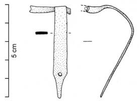 BLS-4063 - Balsamaire
bronze
TPQ : 1 - TAQ : 260
Balsamaire (?) dont l'anse plate, très simple, est percée à la base avant un effilement (les deux dispositifs indiquent sans doute une anse rivetée sans applique à la base); le sommet s'évase en deux branches très simples, également percées.