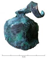 BLV-4001 - Bulle
bronze
Bulle circulaire, composée de deux disques emboutis pour former une cavité interne, reliés par une bande formant boucle de suspension (mais sans réelle charnière, l'objet n'étant pas prévu pour être ouvert ou refermé).