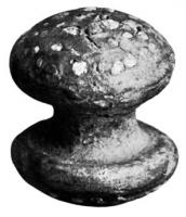 BOB-4002 - Bobine
terre cuite
Bobine tournée d'un seul tenant, avec une partie cylindrique étroite entre deux boutons larges et plus ou moins épais.