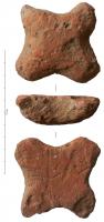 BOB-4004 - Bobine (?)
terre cuite
Bobine (?) taillée dans un fragment de tegula, approximativement carré et façonné de manière à dégager quatre